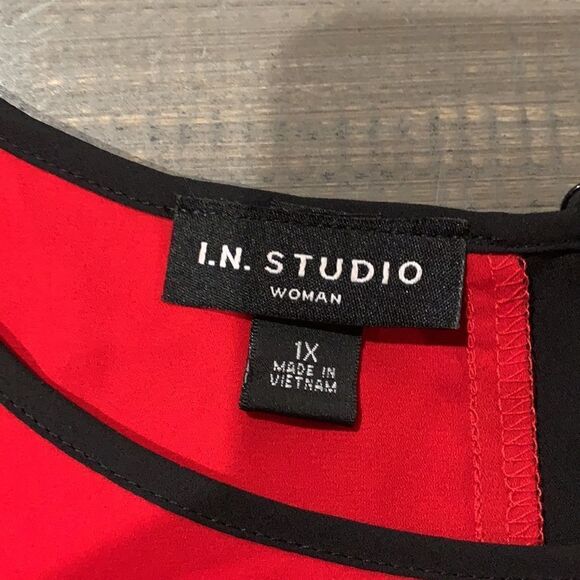 I.N. Studio Top  - Picture 6 of 12